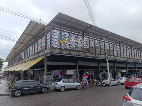 Vila Junina do Shopping Popular traz diversas atrações e produtos variados para atrair consumidores