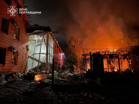 Mais 450 drones e mísseis bombardeiam a Ucrânia após ataque a aviões russos