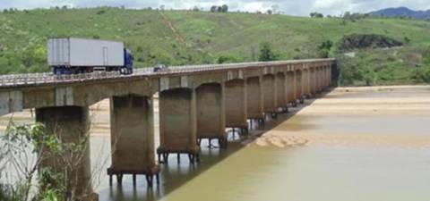 Ponte sobre o Rio Jequitinhonha será reaberta para veículos leves