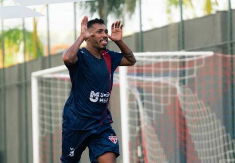 Bahia de Feira goleia Vitória da Conquista e assume a liderança provisória