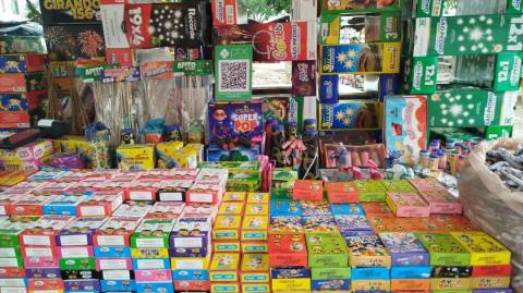 Comerciantes de fogos de artifício enfrentam dificuldades para comercializar artefatos