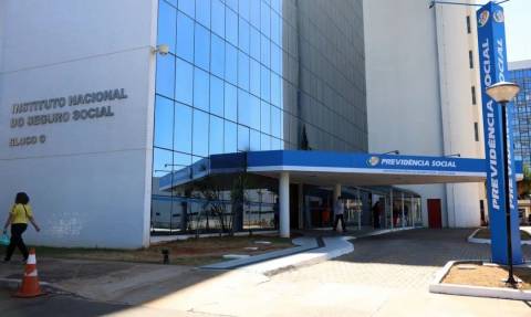 Justiça bloqueia R$ 2,8 bi de envolvidos em descontos ilegais no INSS
