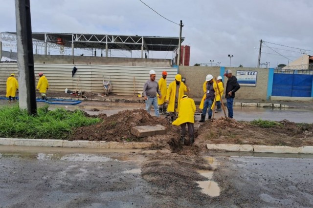 SMT organiza trânsito no trecho em obras na avenida Fernando Pinto