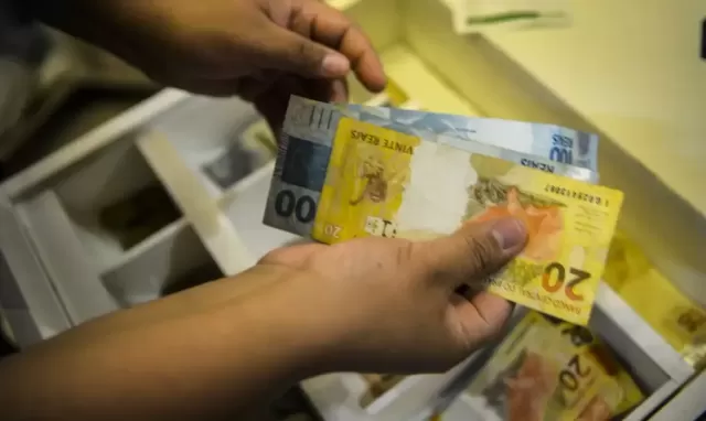 Rendimento médio dos brasileiros chega a R$ 3.270