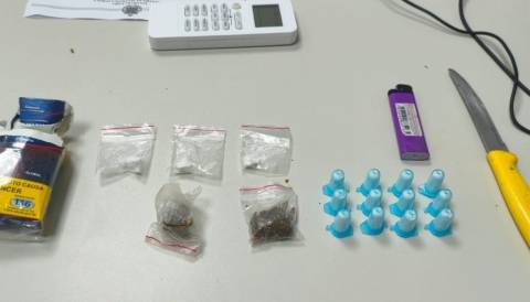 Mulher é presa após ser flagrada com drogas na região central de Feira de Santana