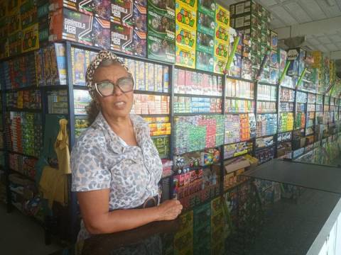 Comerciante destaca novo ponto de vendas de fogos em Feira de Santana, após adequação a normas de segurança