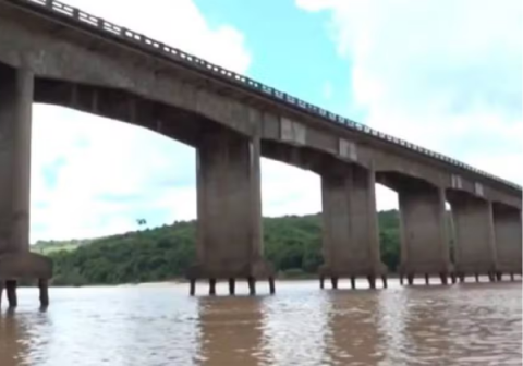 Após 1 mês de interdição, ponte sobre o Rio Jequitinhonha é parcialmente liberada