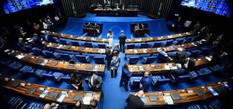 Senado vota projeto que prevê 30% de vagas para mulheres em estatais