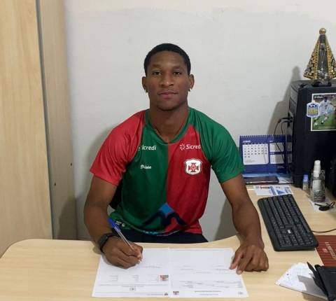 Ex-volante do Feirense, Eduardo “Tatu” é anunciado pela Portuguesa Santista