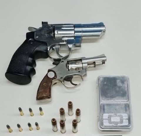 Polícia Civil apreende armas, droga e balança de precisão em Feira de Santana