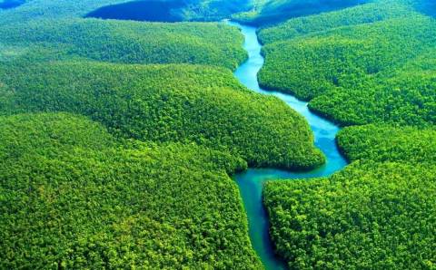 Rússia oferece usinas nucleares flutuantes para a Amazônia