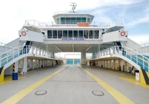 Marinha e Bombeiros fazem buscas por homem que pulou de ferry-boat na travessia Salvador-Itaparica