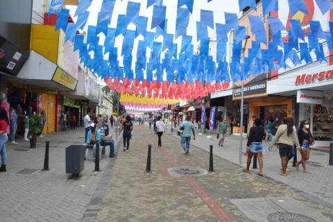 Comércio de Feira de Santana funciona normalmente no feriado de 2 de Julho