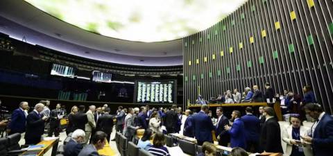 70% dos deputados são contra fim da escala 6x1