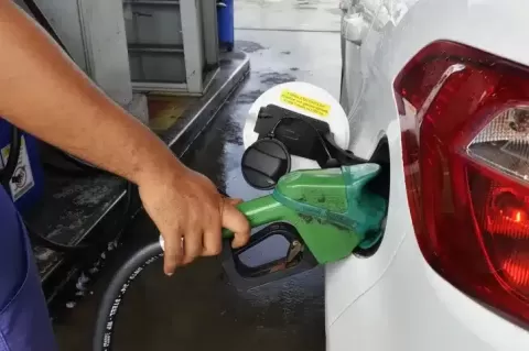 Combustíveis ficam mais baratos na Bahia em julho, diz Acelen
