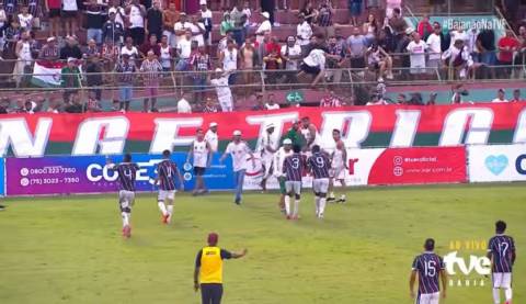Invasão de torcedores marca semifinal e jogo de volta pode ter torcida única