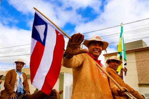Em Curaçá, governador prestigia tradicional Festa dos Vaqueiros e anuncia novos investimentos para o município 
