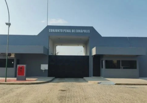 Ex-diretora de presídio suspeita de facilitar fuga de presos é investigada por morte de jovem