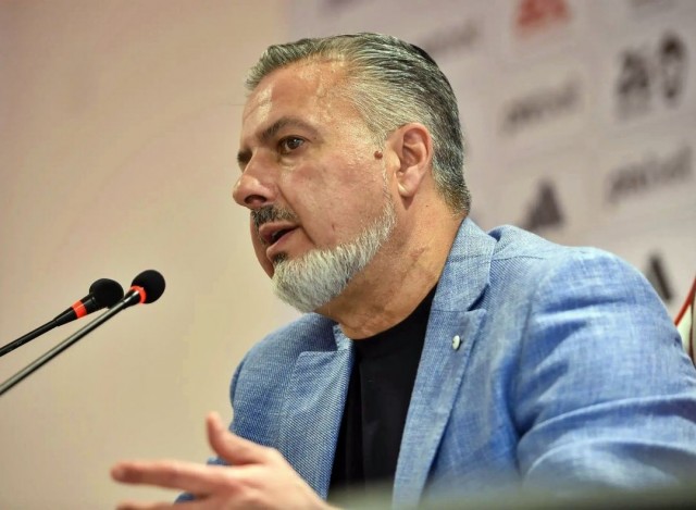 Flamengo se desgasta e pressiona futuro de José Boto