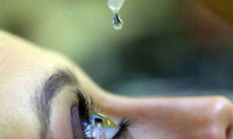 Saúde ocular: oftalmologista alerta sobre perigos de procedimento para mudar cor dos olhos