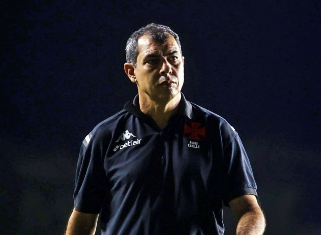 Carille assume o Vitória e tenta evitar mais um naufrágio