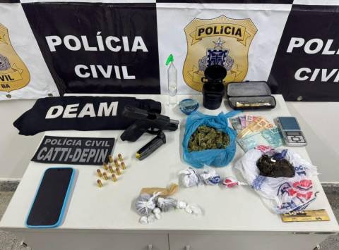 Mandado por violência doméstica resulta em prisão em flagrante por tráfico e porte ilegal de arma em Feira