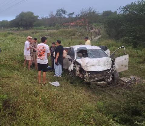 Dois homens morrem e outras cinco pessoas ficam feridas após batida entre carros