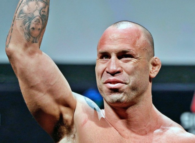 Wanderlei promete nocaute e volta a cutucar Belfort