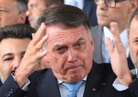'Pintou um clima': Bolsonaro é condenado por polêmica com adolescentes venezuelanas