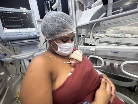 Parto de quadrigêmeos emociona equipe da rede estadual em Salvador