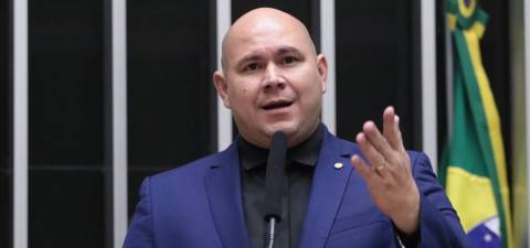 Prefeito ameaça interromper sessão após professora utilizar pronome neutro 'todes'