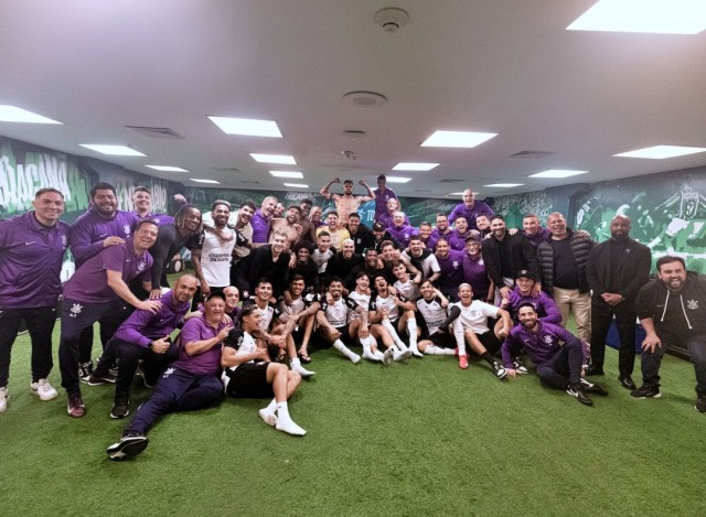 Corinthians cala o Allianz, elimina Palmeiras e avança com autoridade