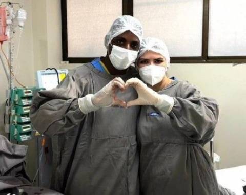 Casal de médicos feirenses salva passageiro durante voo para a Espanha