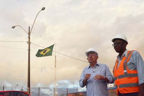 Prefeitura de Feira começa a implantar moderna iluminação de LED na BR-324