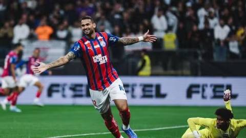 Bahia vence Corinthians em jogo marcado por polêmicas do VAR