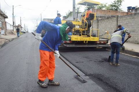 Feira: pavimentação segue em ritmo acelerado em rua do Campo do Gado Novo