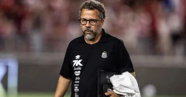 Santos demite Cléber Xavier após goleada histórica do Vasco