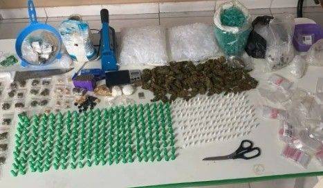 PM apreende drogas, armas e máquinas caça-níqueis em operação na Região Leste da Bahia