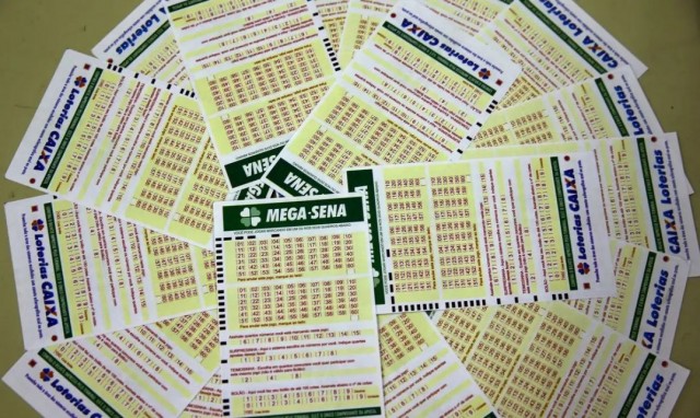 Mega-Sena acumula e prêmio principal vai para R$ 28 milhões