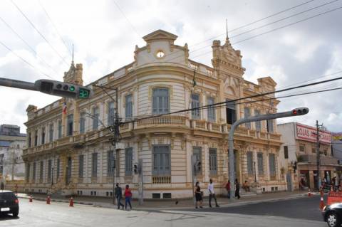 Decreto regulamenta lei de proteção aos trabalhadores terceirizados da Administração Municipal