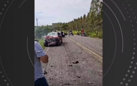 Duas pessoas morrem 8 ficam feridas após acidente entre carros e motos na região de Feira