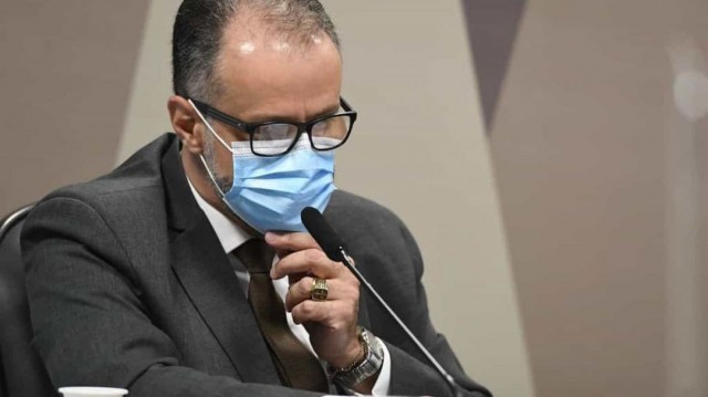 Governo federal avalia indicar médico pró-cloroquina à Anvisa