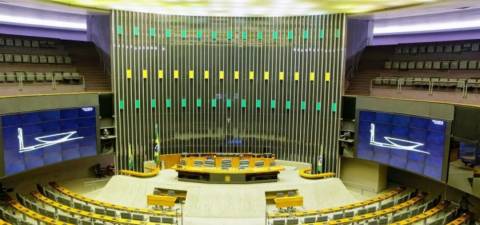 Comissão da Câmara aprova projeto que reduz valor do IPTU