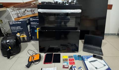 Ex-funcionária de loja é presa por fraudes em cartões de clientes em Eunápolis