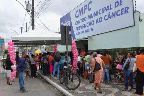Mutirões de atendimentos marcam a abertura da Campanha Outubro Rosa em Feira de Santana