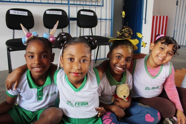 Alunos da Escola Thelma Carneiro brilham no Dia do Cabelo Maluco