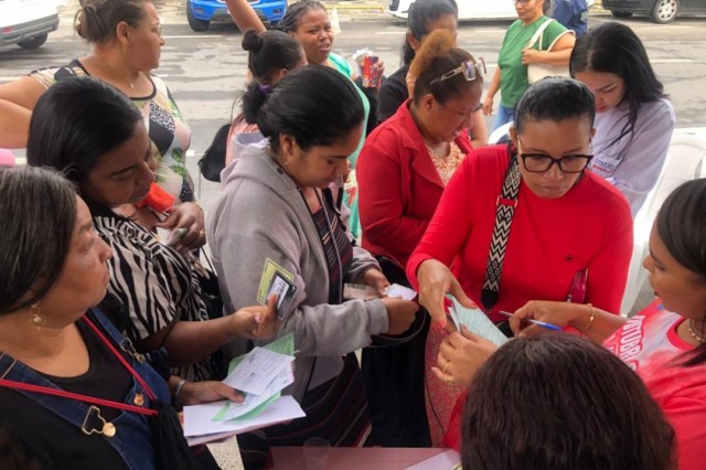 Outubro Rosa mobiliza cerca de 2 mil mulheres em Feira de Santana no primeiro dia da campanha