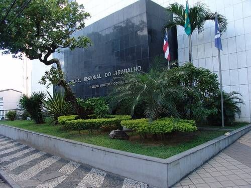 TRT-BA aplica multa a casal que manteve 