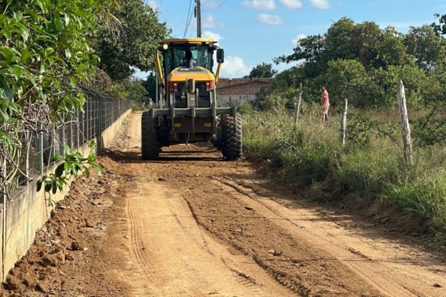 SOMA intensifica patrolamento e encascalhamento de oito estradas da zona rural em Feira