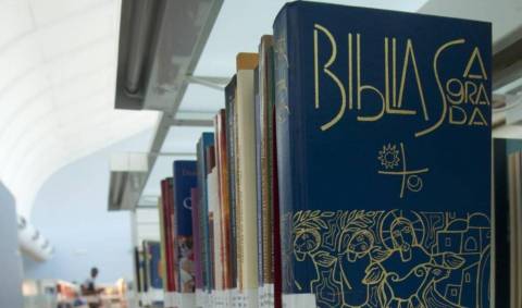 Câmara de Feira aprova projeto que autoriza uso da Bíblia em escolas